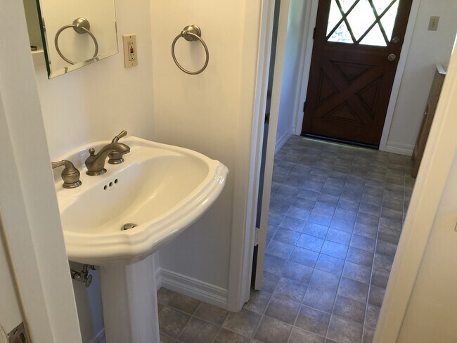 Building Photo - 4044 Cayente Way