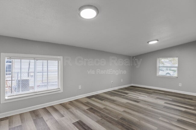 Building Photo - 3905 Hay Ave