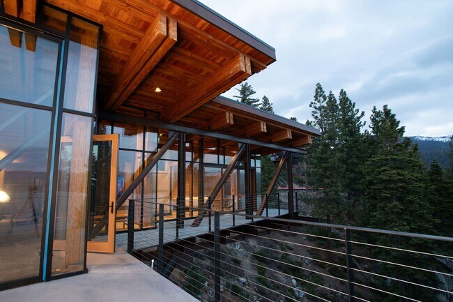 Building Photo - Architectural gem