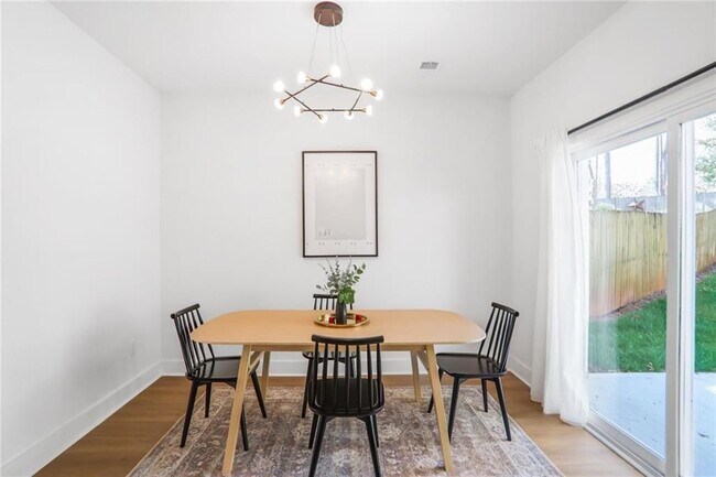 Building Photo - 1210 Cleburne Ave NE