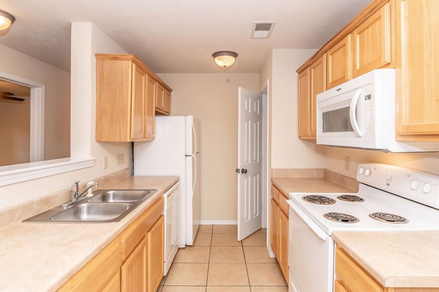 Scenic Station Apartments 2 bed kitchen - Scenic Station Apartments