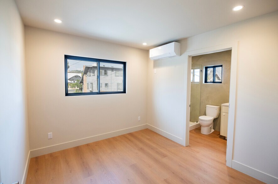 Building Photo - 4541 1/2 Melbourne Ave