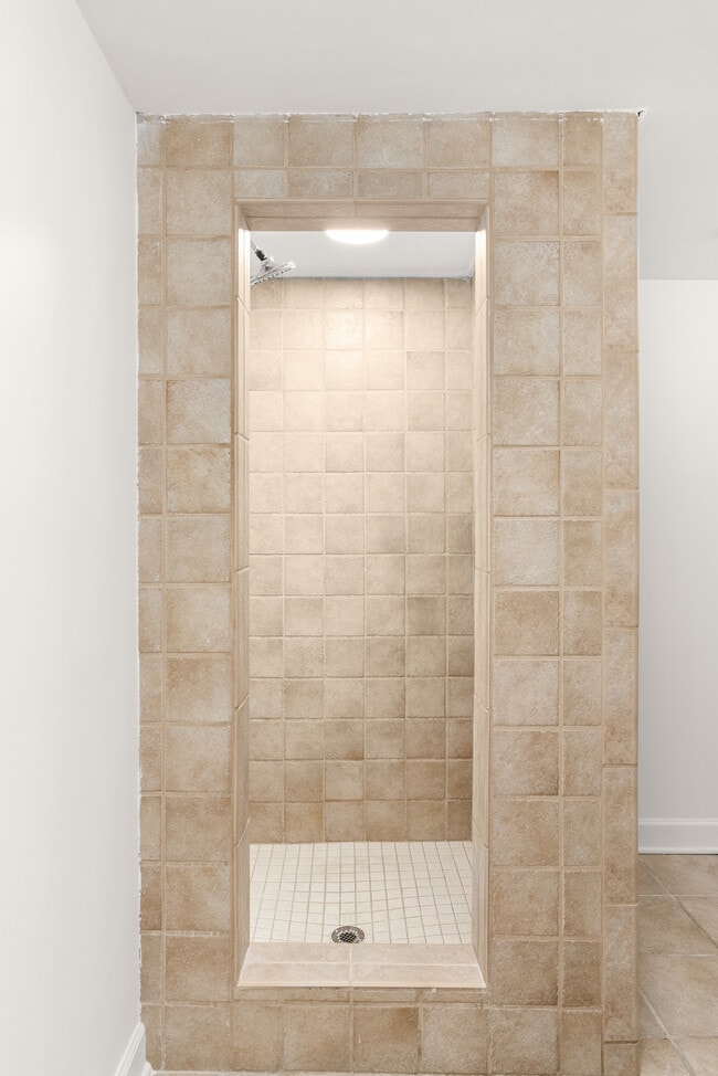 Building Photo - 5708 Vine Ridge Dr