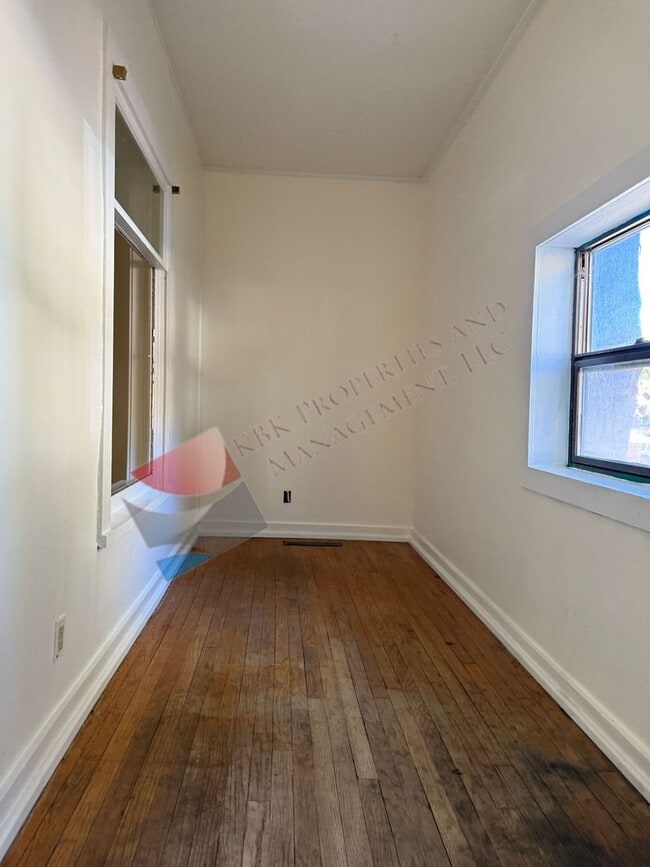 Building Photo - 38 Cascade Ave