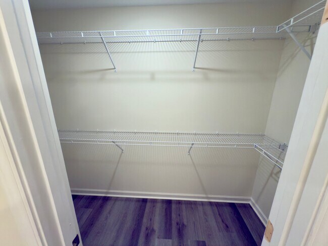 Building Photo - 613 Pershing Dr