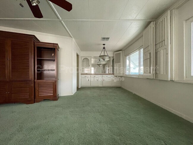 Building Photo - 21100 State St