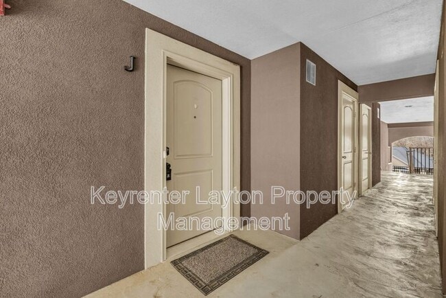 Building Photo - 905 S Main St