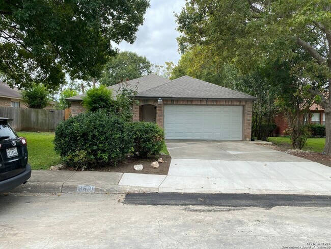 Primary Photo - 3510 Mistic Grove