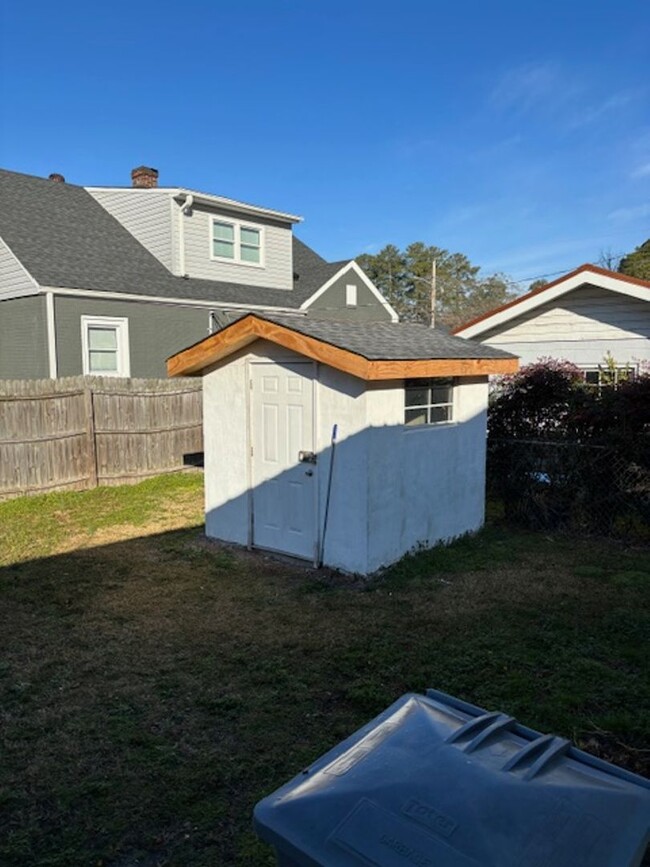 Building Photo - 3-Bedroom, 2-Bath Brick Home