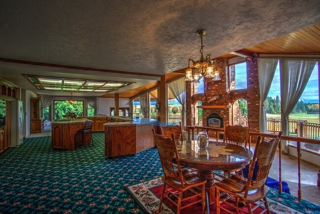 Building Photo - Custom Country Home With Spectacular Views...