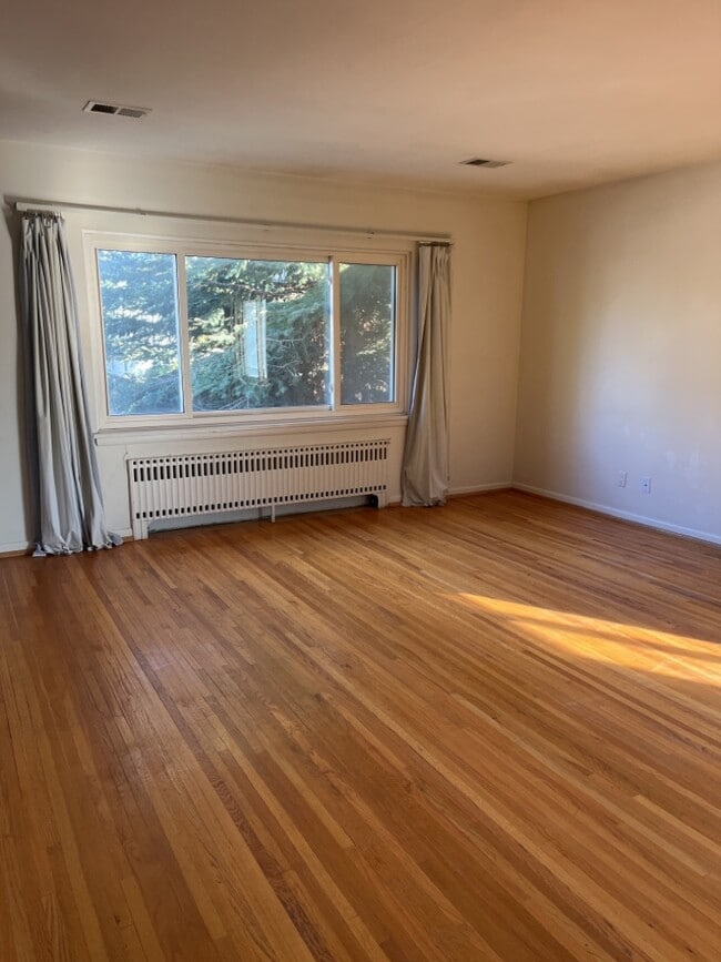 Building Photo - 2520 Deming Blvd