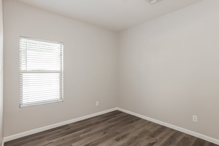 Building Photo - 735 E Michigan Ave