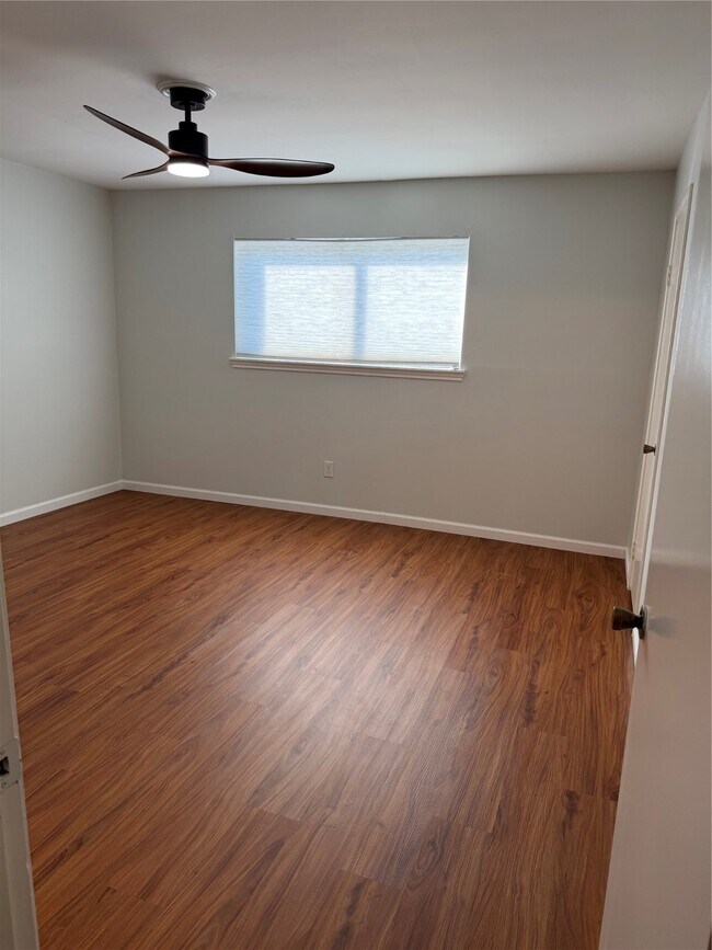 Building Photo - 10328 Longmont Dr