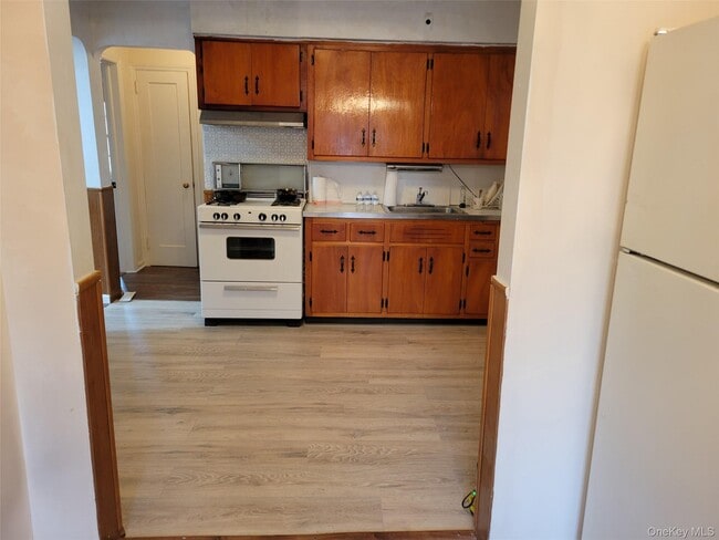 Building Photo - 228 East Ave