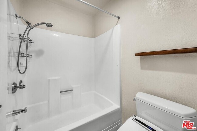 Building Photo - 5119 Raintree Cir