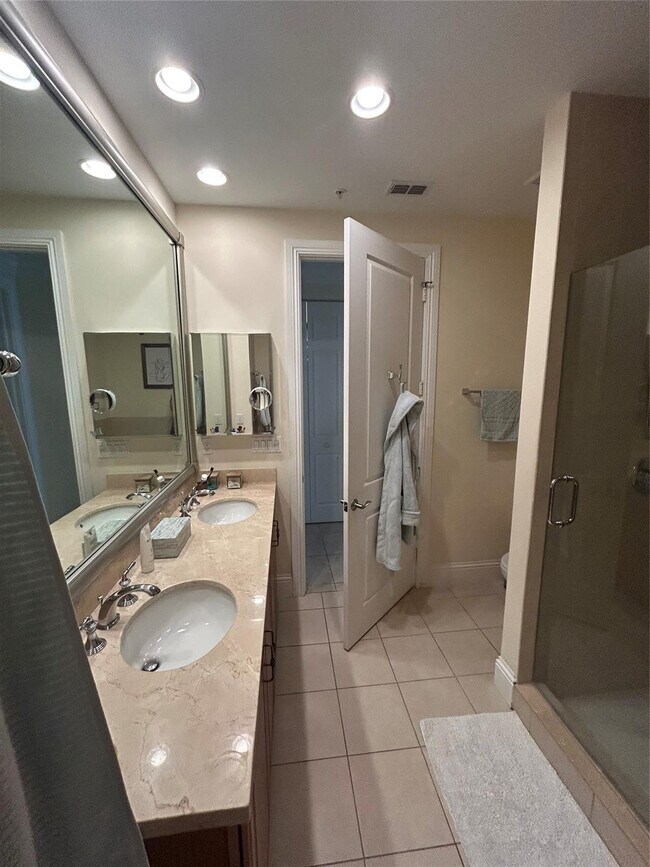 Building Photo - 226 N Latitude Cir