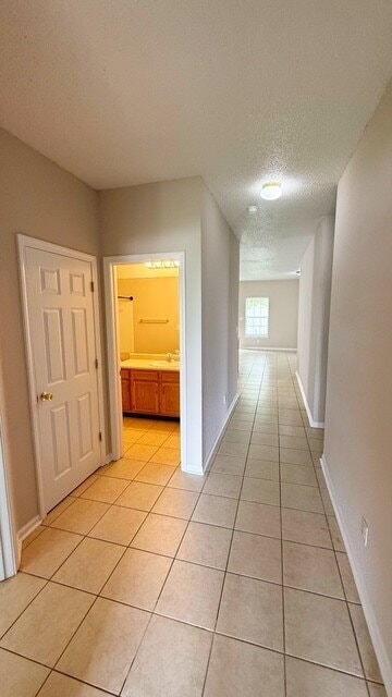 Building Photo - SOUTHEAST SIDE 3 BEDROOM/2 BATH RANCH AVAILABLE NOW!