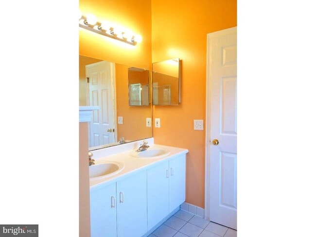 Building Photo - 162 Shrewsbury Ct