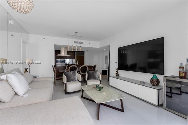 Building Photo - 495 Brickell Ave