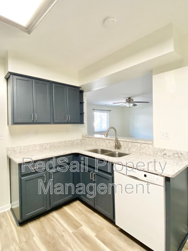 Building Photo - 839 Little Bay Ave