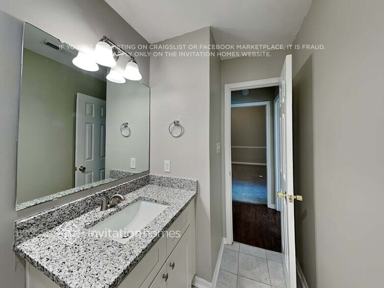 Building Photo - 635 Tryon Pl