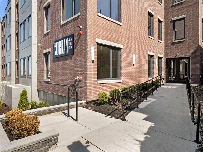 Building Photo - 249 Corey Rd