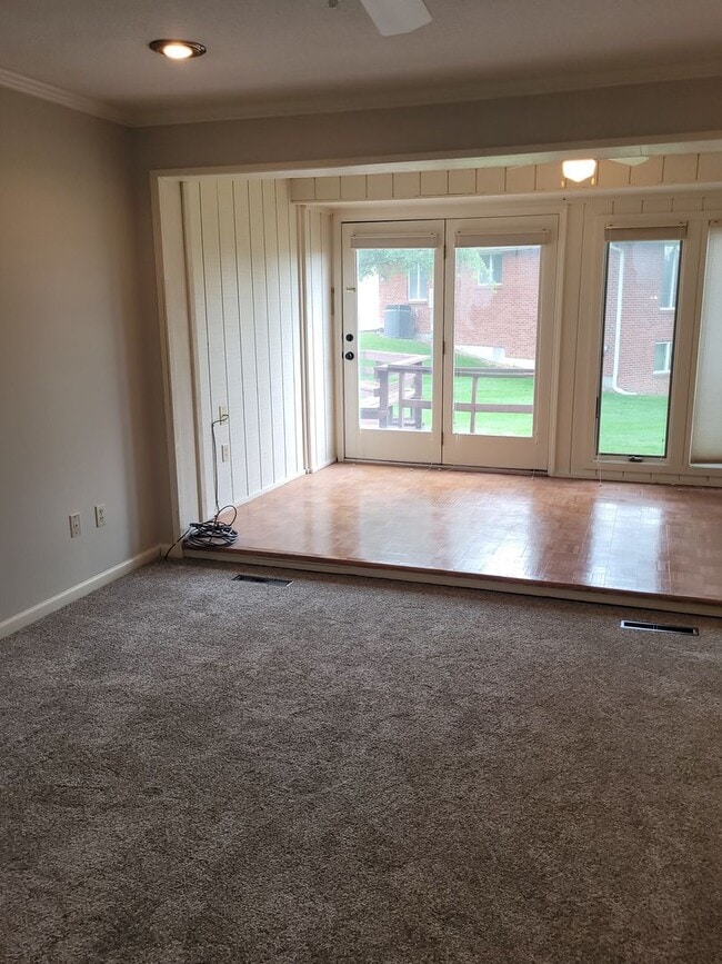 Building Photo - Country Club Villas-2 Bedroom 2 Bath Condo