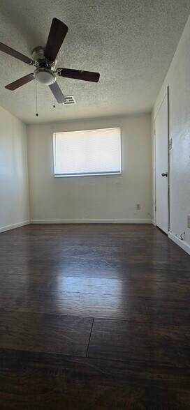 Building Photo - 212 S 93rd Ave