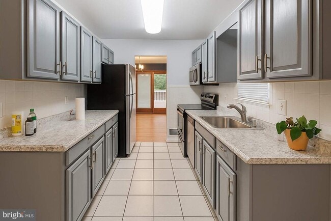 Building Photo - 8905 Bluffwood Ln