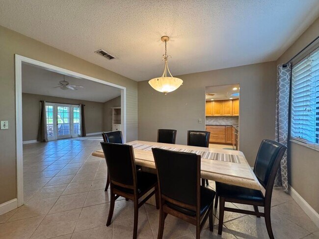 Building Photo - 3/2 in Pelican Bay