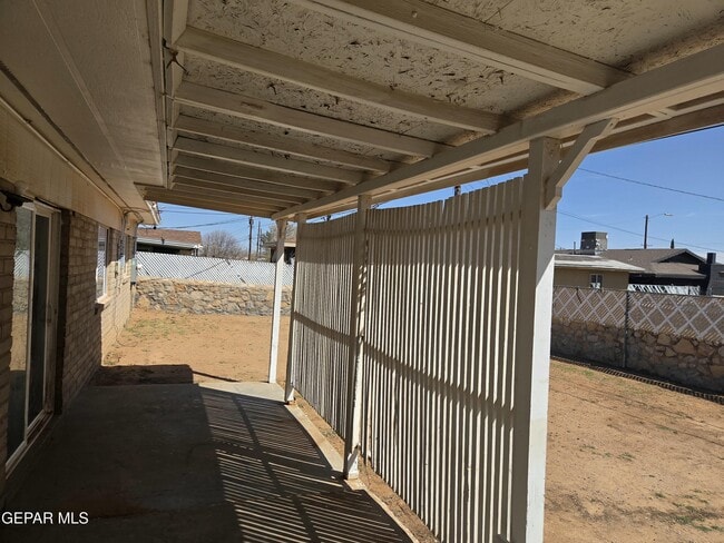 Building Photo - 5632 Salem Dr