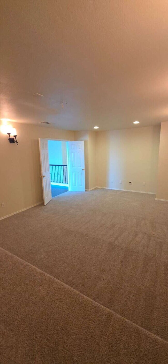 Building Photo - Expansive Mansfield Home with 5 Bedrooms, ...