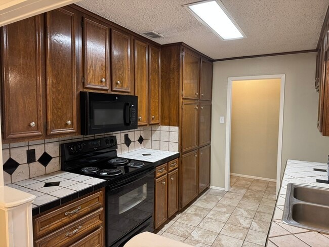 Building Photo - 1524 Timber Creek Dr