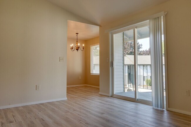 Building Photo - Kent Green River Estates Condo