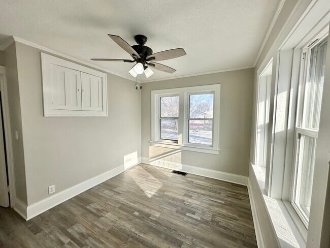 Building Photo - 1363 E 15th St