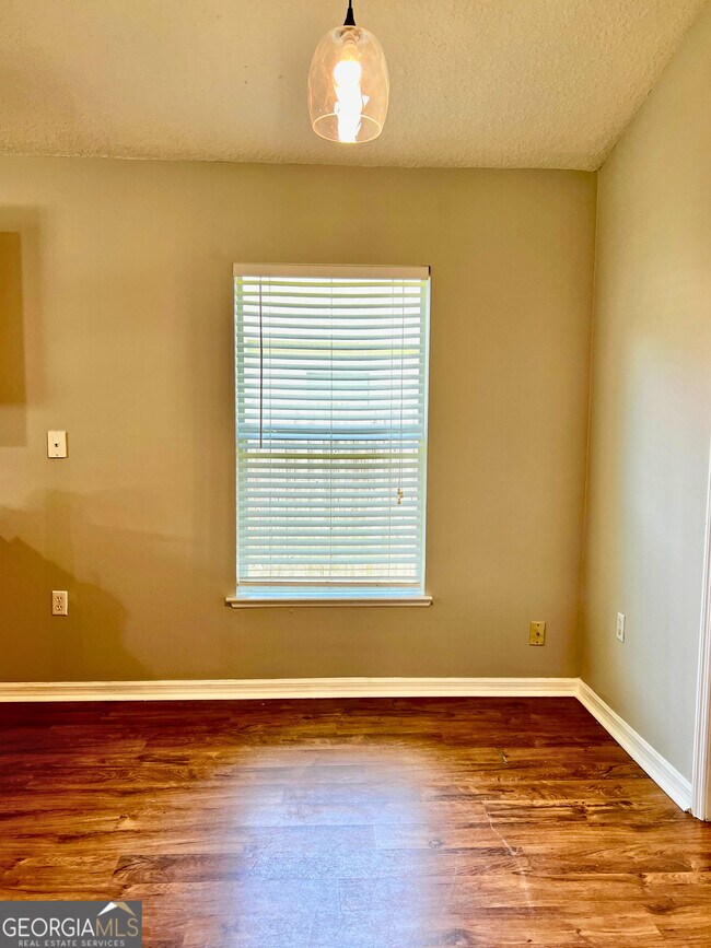 Building Photo - 230 Pine Bluff Dr