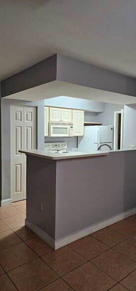 Primary Photo - 3004 Parkway Blvd