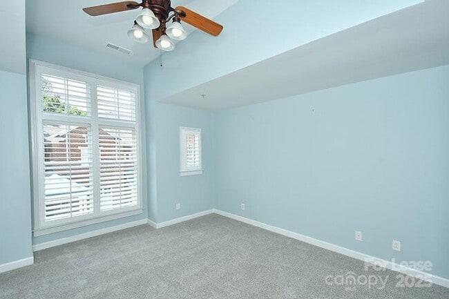 Building Photo - 4939 S Hill View Dr