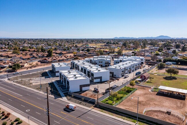 Building Photo - 432 S 32nd St