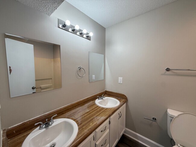 Building Photo - 1809 Ororke Ln SW
