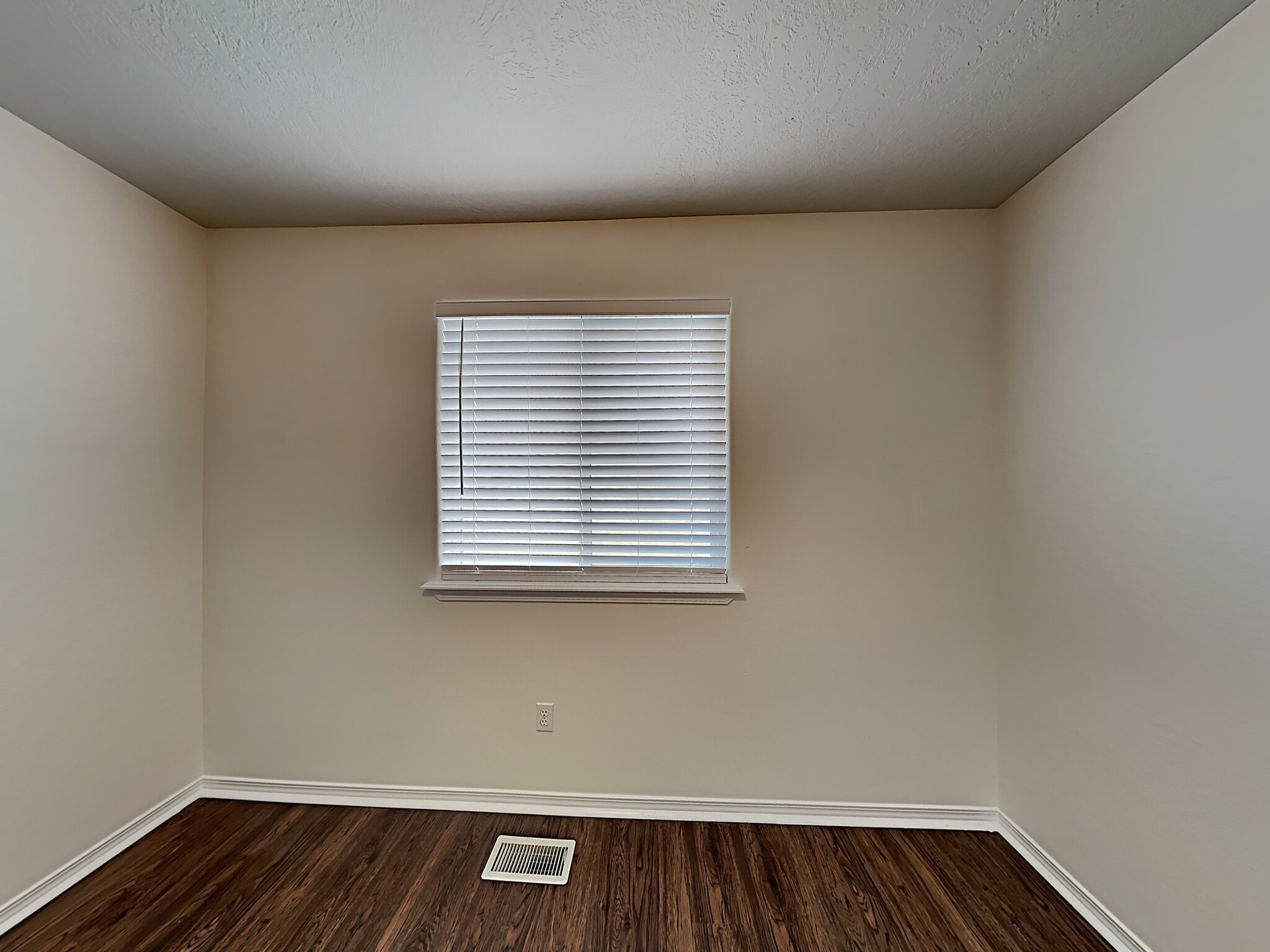 Building Photo - 802 NW 9th Pl