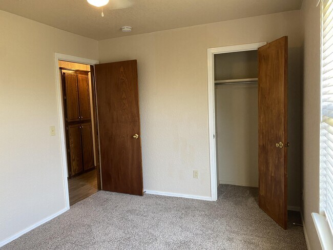 Building Photo - 1121 SW 100th Terrace