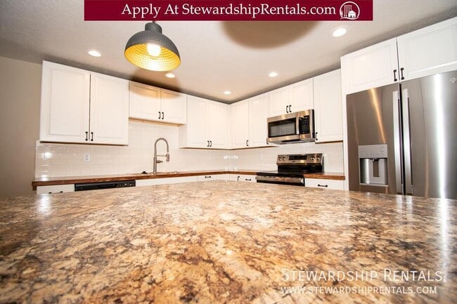 Building Photo - Emerald Terrace