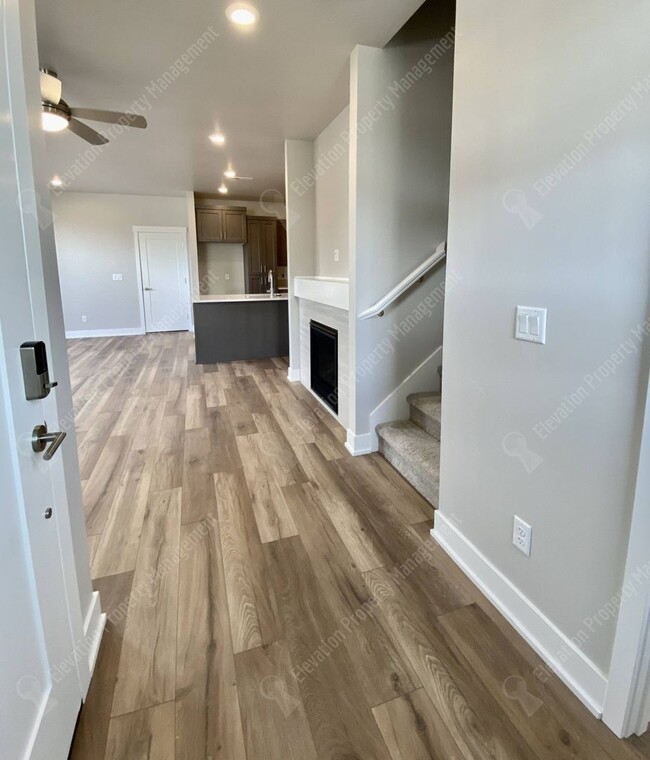 Building Photo - Petrosa Townhouse 3 BR - 2 ½ BA w/ loft