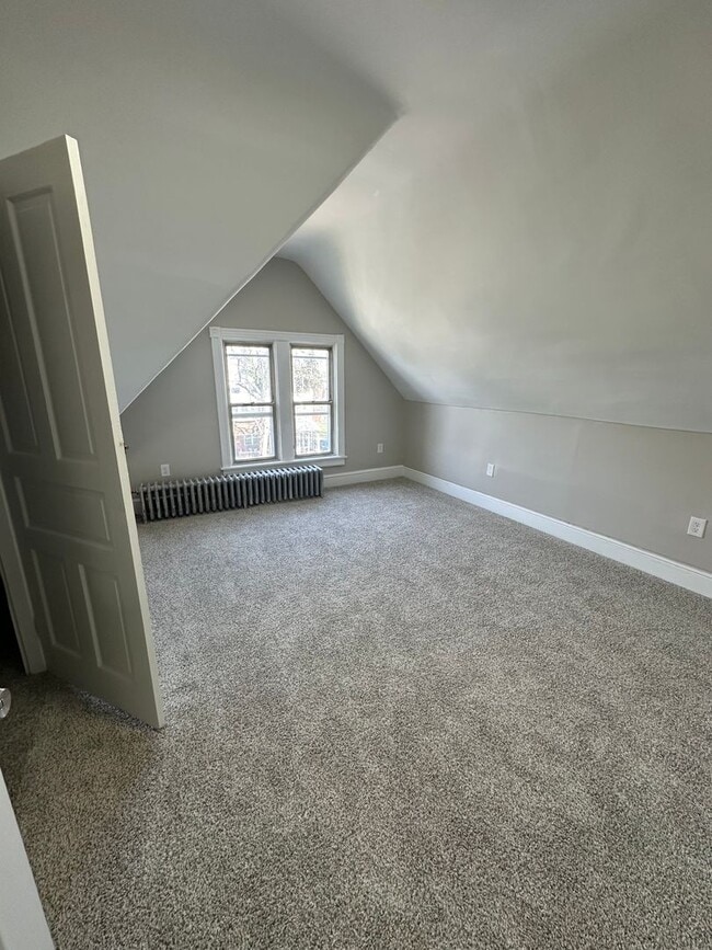 Building Photo - 3 N Wells Ave