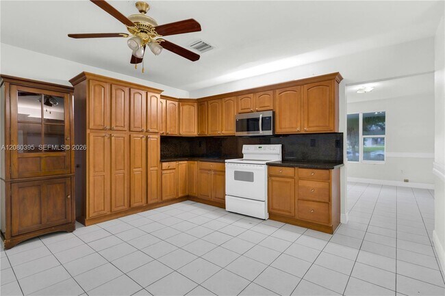 Building Photo - 9441 SW 27th Dr