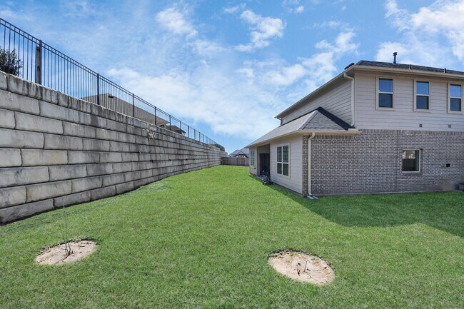 Building Photo - 501 Newcomb Holw Dr