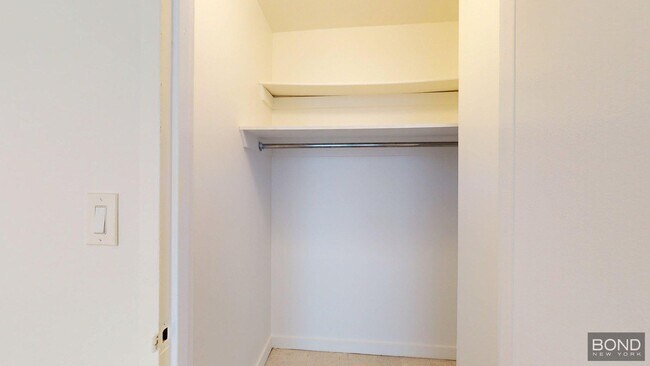 Building Photo - 247 W 87th St