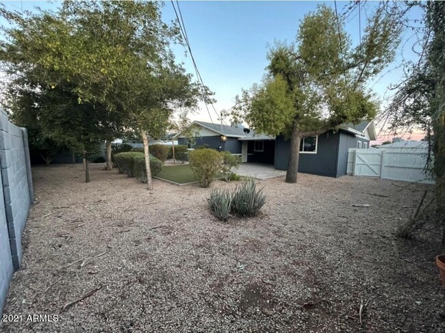 Building Photo - 1816 E Minnezona Ave
