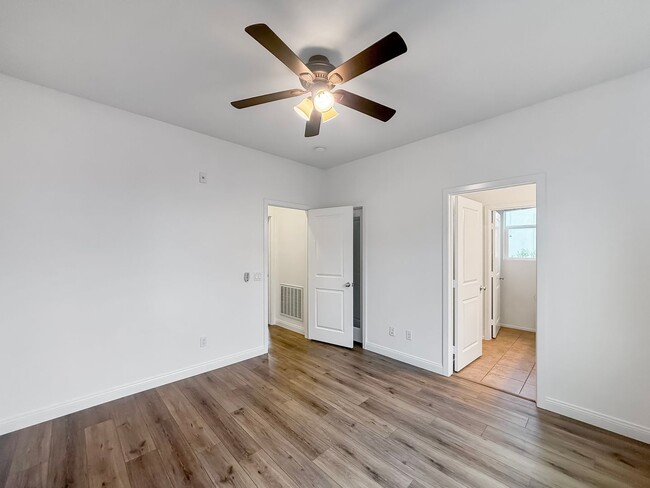 Building Photo - Great 2B/2.5BA Townhome in Escondido!
